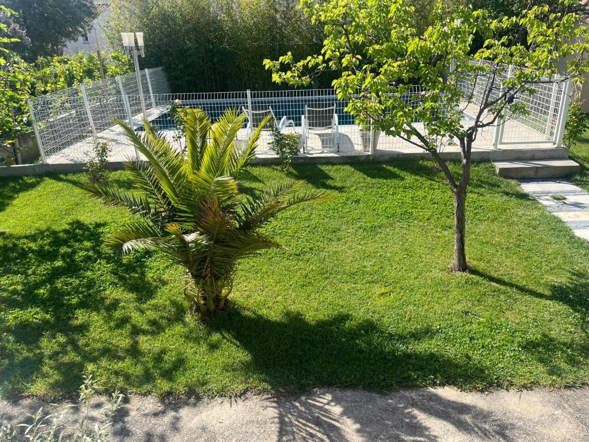 Villa Climatise Avec Piscine Et Jacuzzi Carpentras Exterior foto